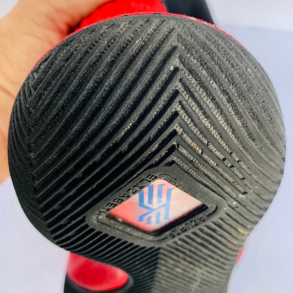 Kyrie 3 'Candy Apple' Sneaker - Picture 6 of 6